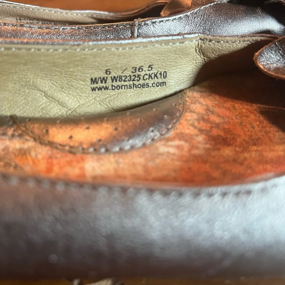 Born Women’s Size 6 Metallic Bronze Leather Flats Floral Toe Detail Shoes